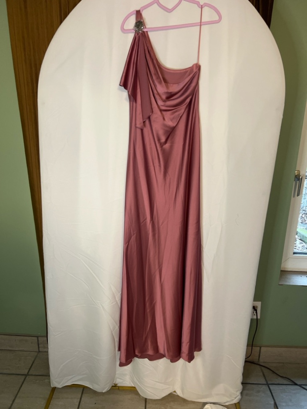PromLauren Ralph Lauren Satin One-Shoulder Gown in Dusty Rose - Picture 2 of 4
